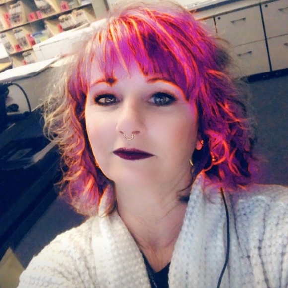 Meet your Posher, Ronda - Picture 2 of 2